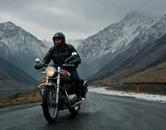 5 Best Waterproof & Winter Jackets for Royal Enfield Riders?